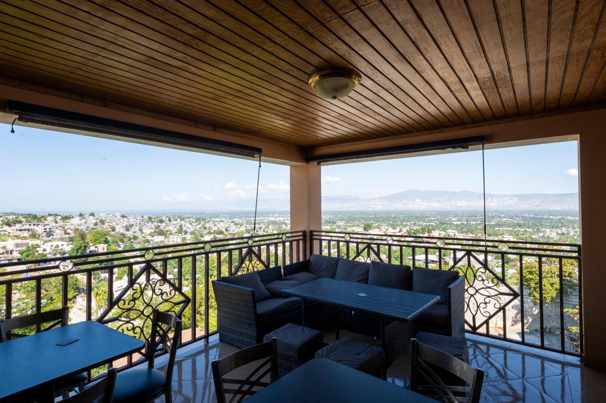 Vivy Hill'S Hotel Port-au-Prince Exterior foto