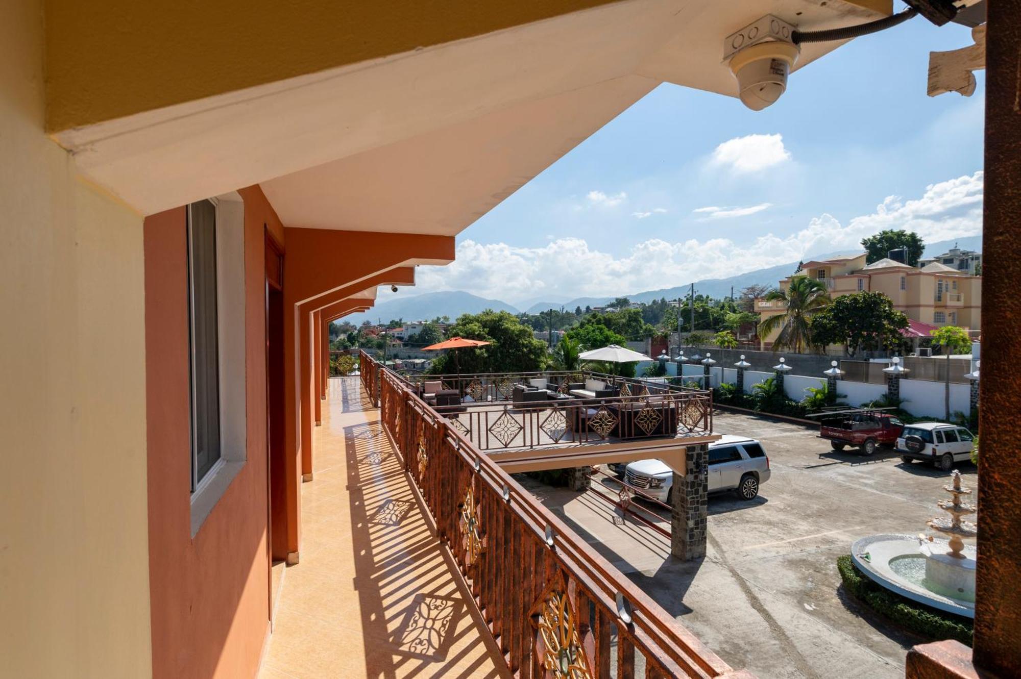 Vivy Hill'S Hotel Port-au-Prince Exterior foto